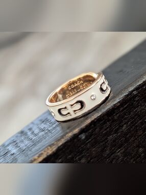 COACH Enamel Signature C Ring in Cream and Gold